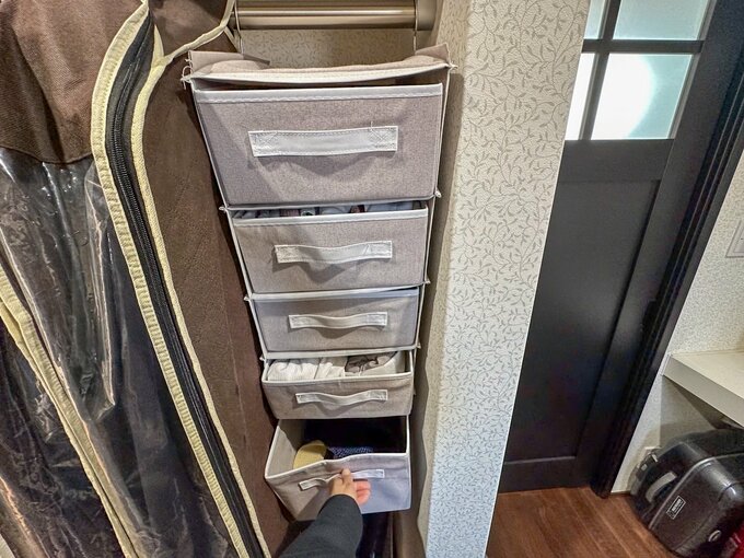 つり下げ式の引き出し収納