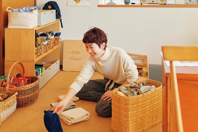 洗濯物を畳む人