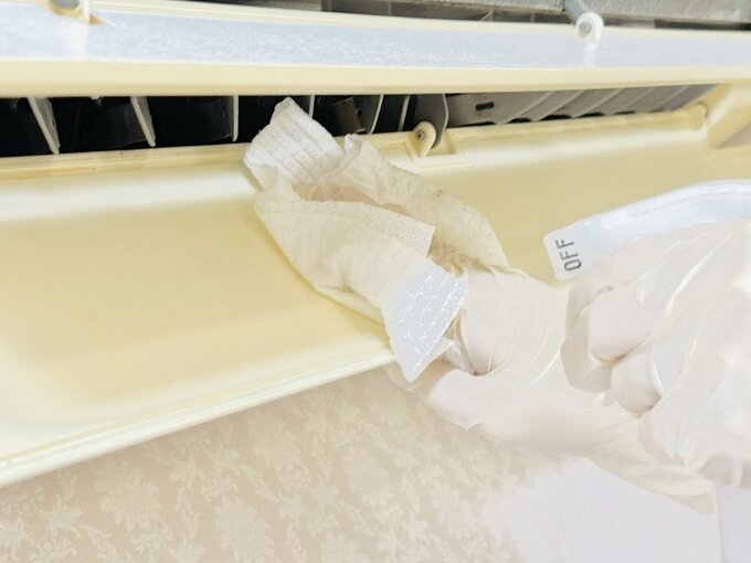 エアコンの送風口をアルコールで拭き掃除