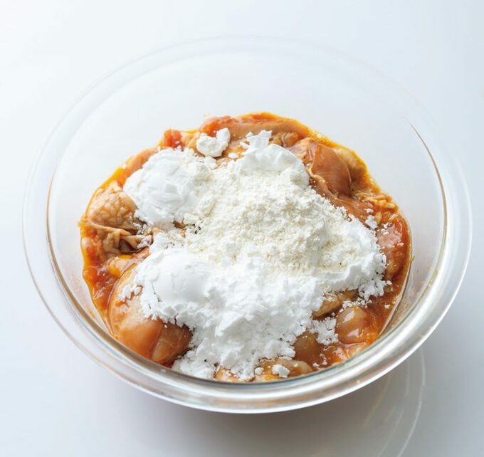 ボウルにお肉片栗粉