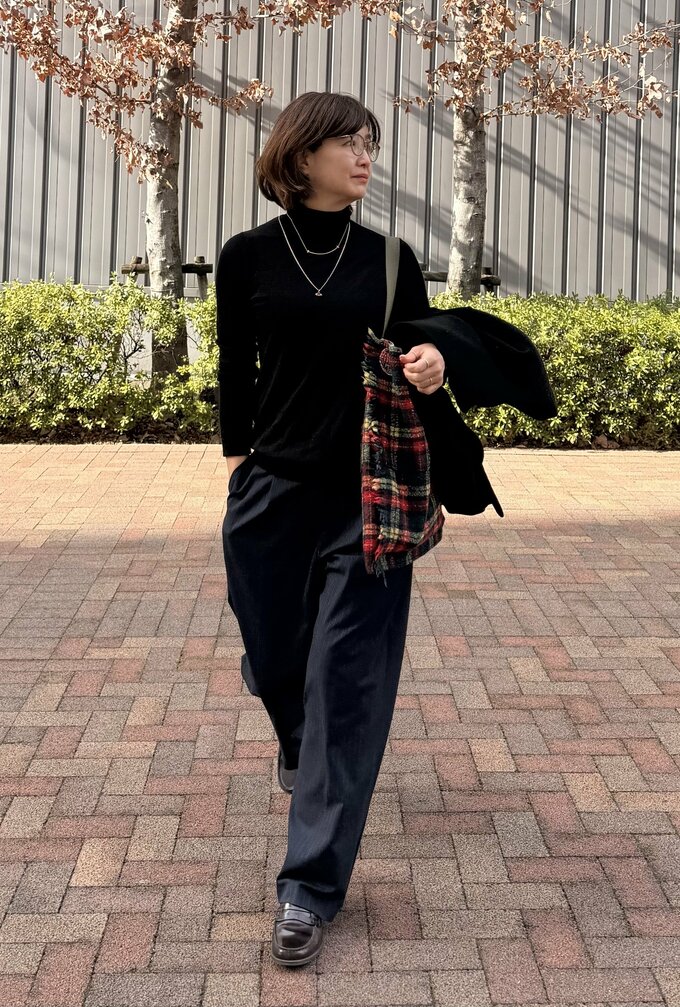 ネイビー×ブラックのコーディネート