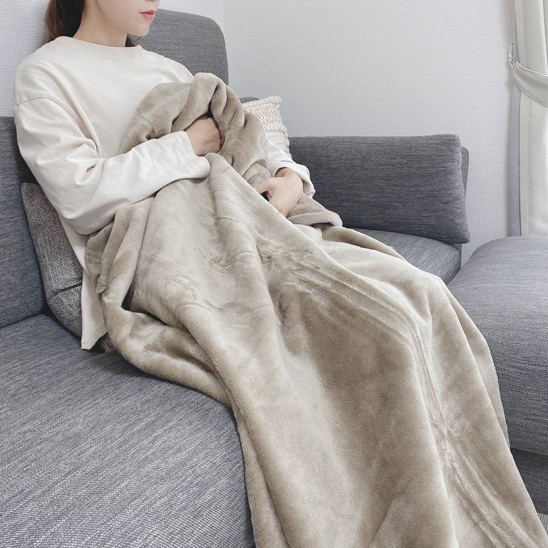 ユニクロ「ヒートテック毛布」が軽くて暖か。ひざかけにもぴったり