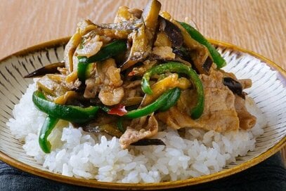 爆速！鬼リピ！「ナスとピーマンの豚丼」と「台湾風まぜそば」レシピ
