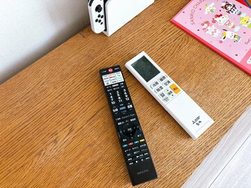 40代ワーママの「リビングが片付く」工夫3つ。リモコン類は“出しっぱなし”でよかった