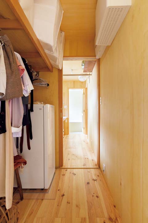 一直線につながるクロゼット、洗面室、浴室