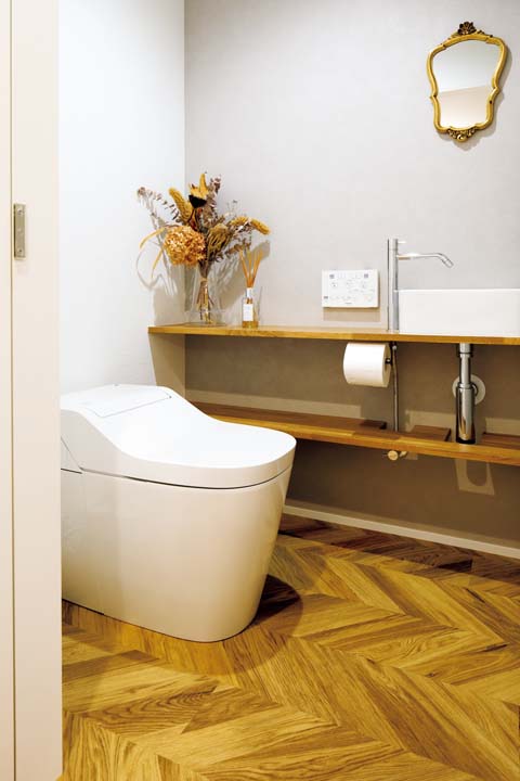 トイレの棚は掃除がしやすいようオープン棚に