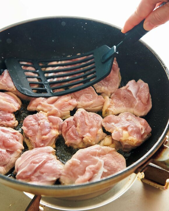 鶏肉焼く