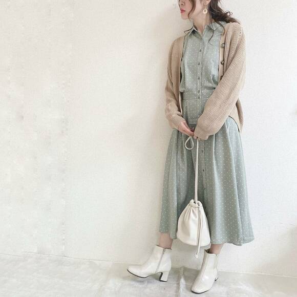 カーディガン合わせコーデ