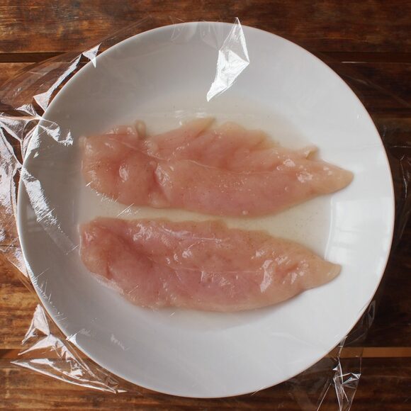 酒と塩少々をふりかける