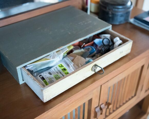 「ここにあると便利なもの」をいろいろ収納。