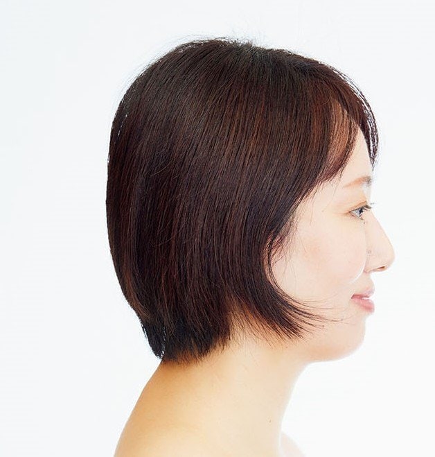 後頭部にボリュームがない状態の横顔