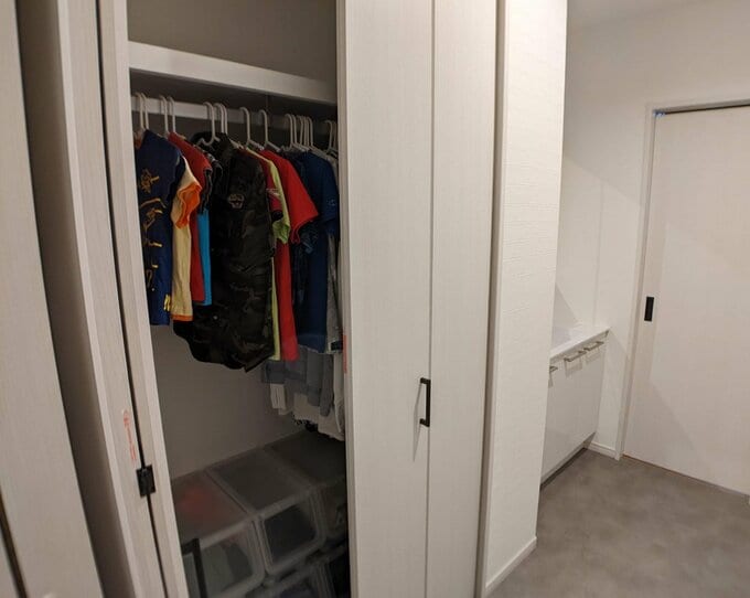 脱衣室のクローゼットの中