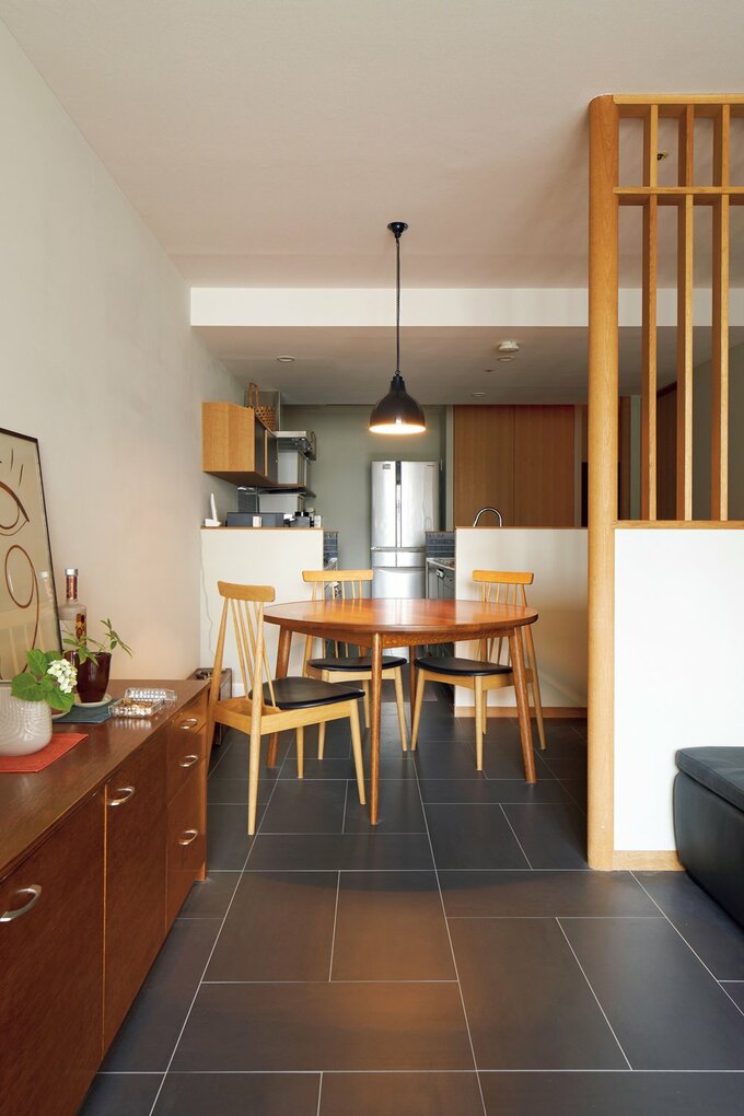 車イスでも移動しやすい大判タイルの床