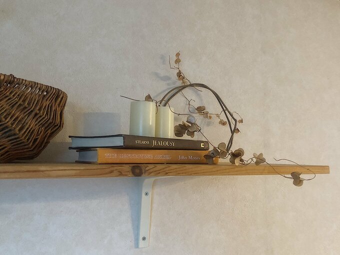 IKEAの棚板とブラケット