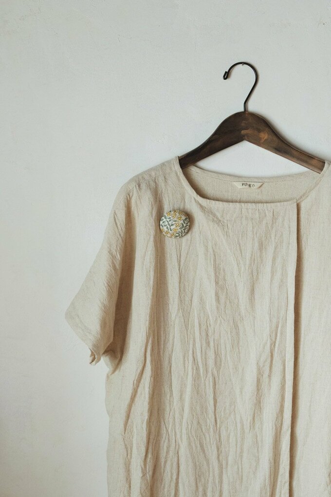 手づくりブローチでアレンジ