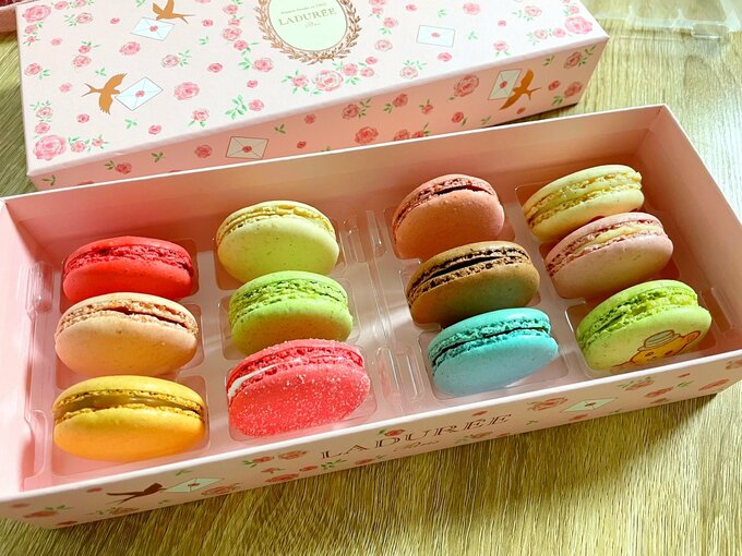 マカロンの入った箱