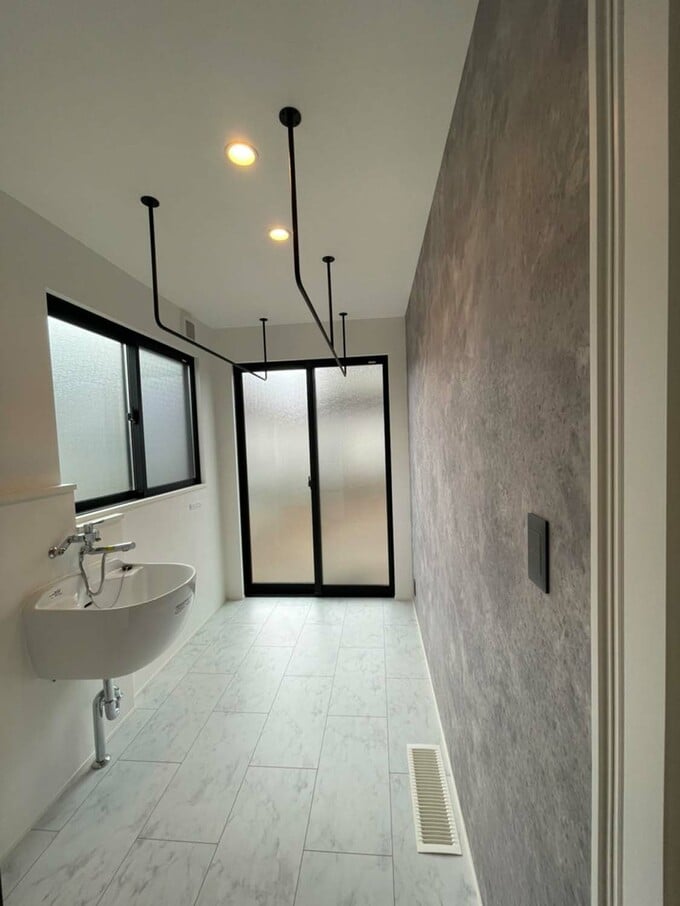 スロップシンクつきのランドリールーム