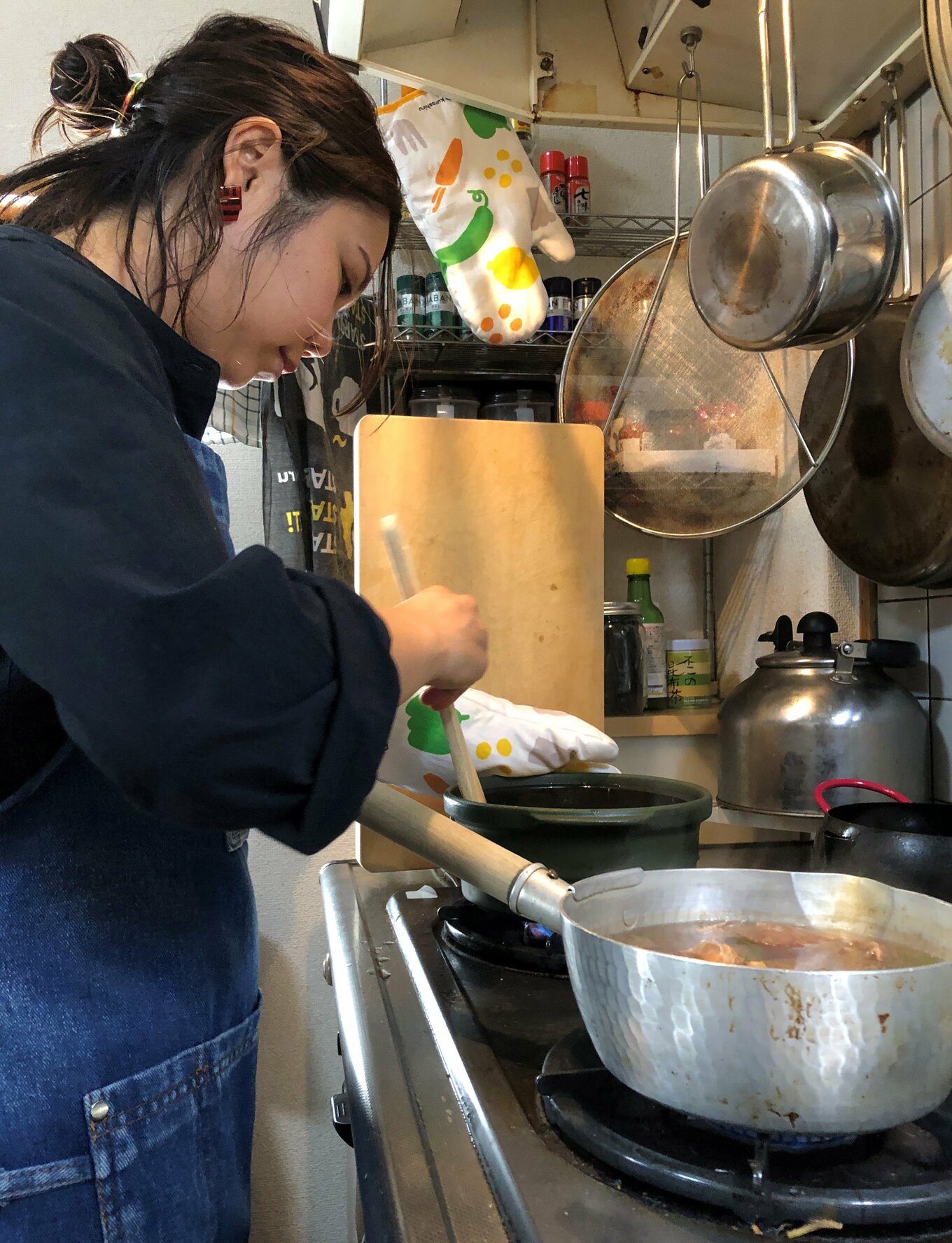 [写真](1ページ目)家族でシンガポール移住した福田萌さん。夫・中田敦彦さんが料理をするときによくする質問 | ESSEonline（エッセ ...