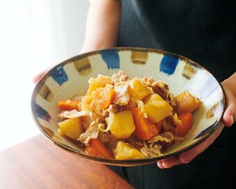 山本ゆりさんの「電子レンジ肉ジャガ」レシピ。鍋でつくるよりおいしい