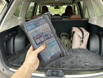 クルマに置いて便利な「ポーチ」の中身。渋滞時にもあると安心
