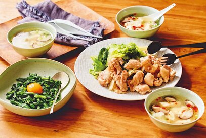 20分で3品「ゆで鶏とレタスの温サラダ」献立。鍋ひとつでつくれて洗い物も少ない