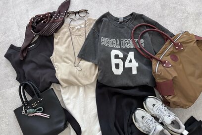 40代「5アイテムで2泊3日」着まわしコーデ。旅行の荷物を軽量化する、シンプリストの服選び