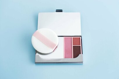 100円名刺入れがメイクパレットに！小さくて持ち歩きもラク