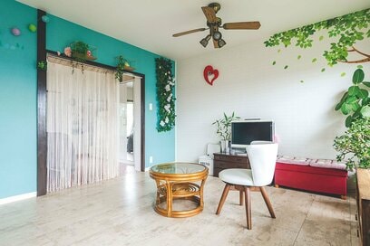 50代、ものを減らす基準はたったひとつ。部屋のラグ、台所の三角コーナーも処分