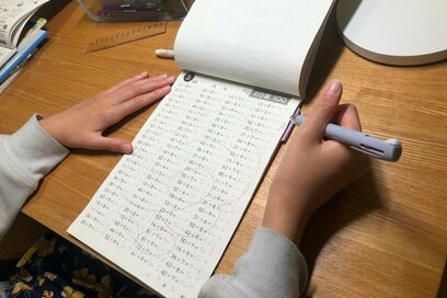 4人子育て共働き親の「塾なし家庭学習」の中身。子どもの学力を上げるため重視していること