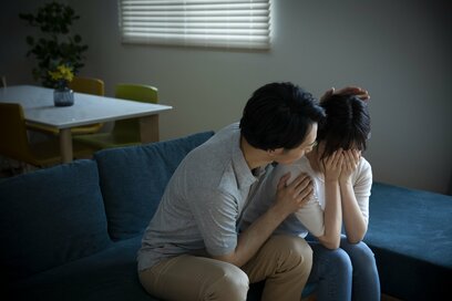 セックスレスの夫は自分ファースト。義母に宝石をねだられて唖然…＜由美子さんの場合1＞