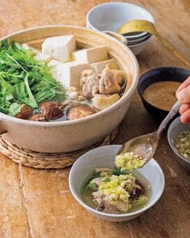 優しい味わいの糖質オフ鶏鍋。選べる2種ダレで最後までおいしい