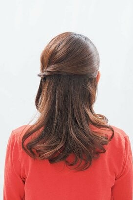 好感度アップ！「初めまして」に効く、簡単5分のヘアアレンジ「くるりんぱ」