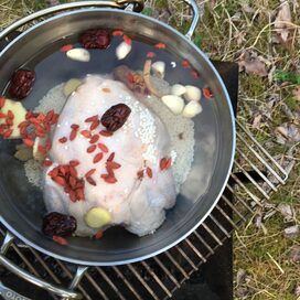 ほったらかしで「お手軽サムゲタン」！アウトドアに最適なつくり方