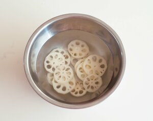 酢水にさらすと変色しない