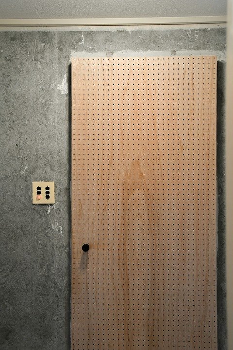 有孔ボードで作ったドア