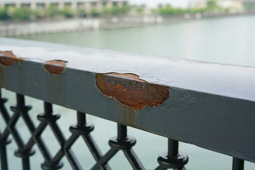 バルコニーの手すりに錆はないかチェック