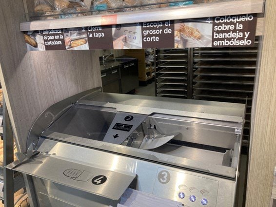 パンのカット台