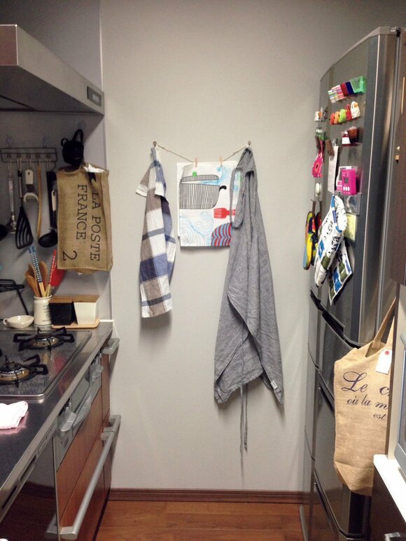 キッチンツールを引っかけたりしているキッチン