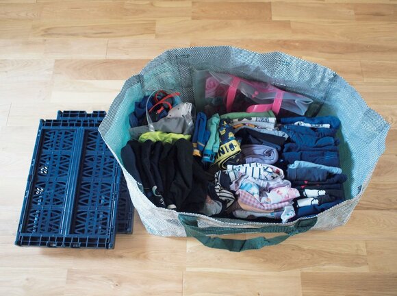 袋に衣類
