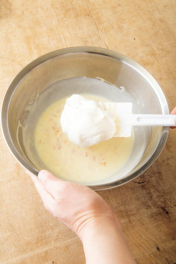 生クリームを加える