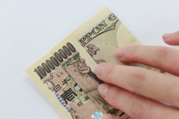 1万円札を折ってつくった1億円札