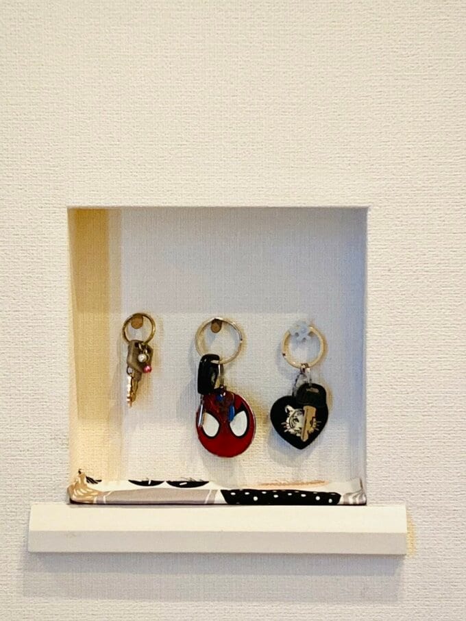 ニッチに並べられた家族の鍵