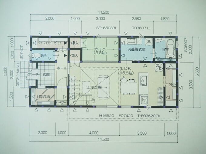 吹き抜けのある自宅の平面図