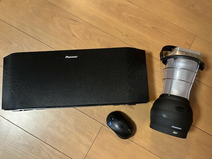 ランタン、スピーカー、マウス