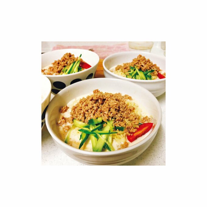 麺の上に豚ひき肉