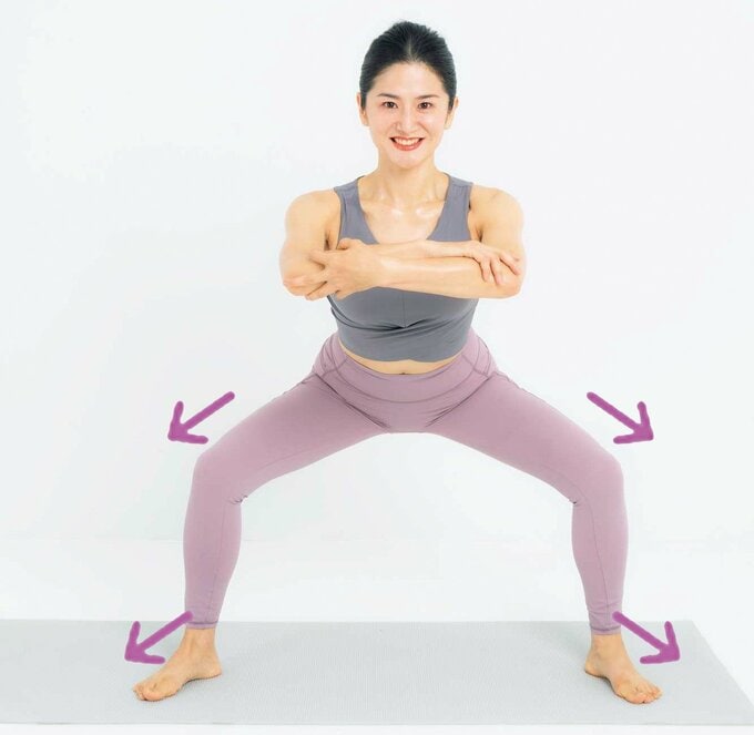 スクワットをしている人