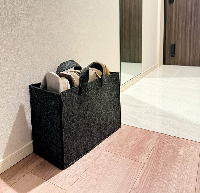 スリッパが入れられたフェルトファイルボックス