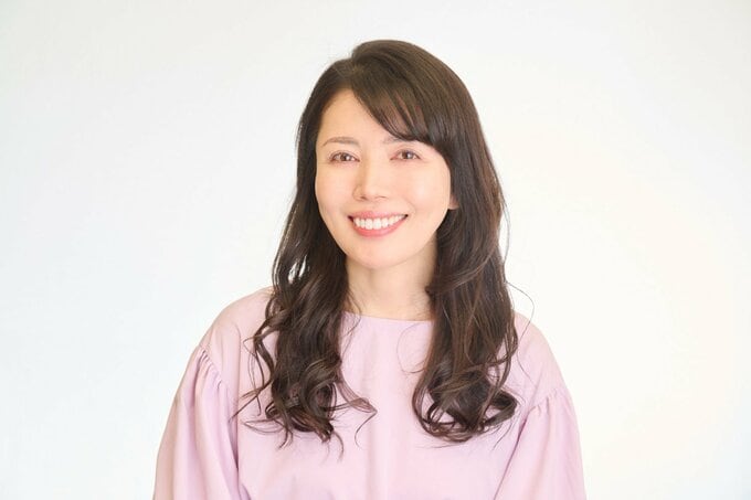 斜め前髪の女性