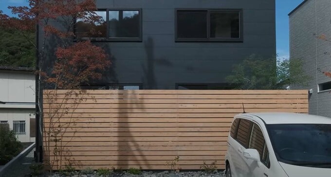 外観と目隠しフェンス