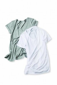 「深いアキ」で色っぽさ倍増! 大人のTシャツ着こなし術